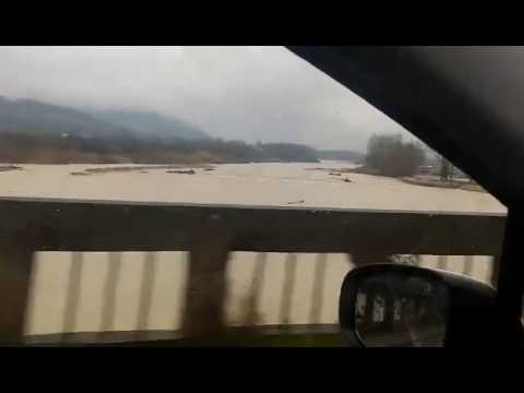 Fiume vomano ingrossato, chiuso il ponte di Castelnuovo