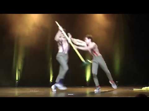 Gebrüder Bühnenfeger - Jim und John | Akrobatikduo mit Putzi Walkact