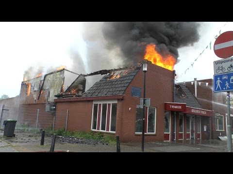 Uithuizen - Voormalig kringloopwinkel in Uithuizen uitgebrand