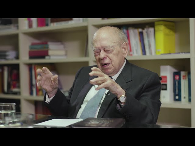 Vídeo relacionado con Entre el dolor i l'esperança: Entrevista de Vicenç Villatoro (PERFILS)