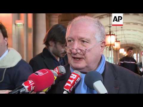 Paris auction workers on trial over vast theft