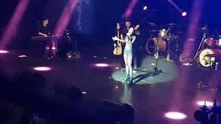 Ana guerra sorprende... Como te atreves y Todas las flores sin micro!