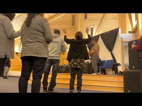 Lindsey Felix sings “Me and Jesus will be waiting”