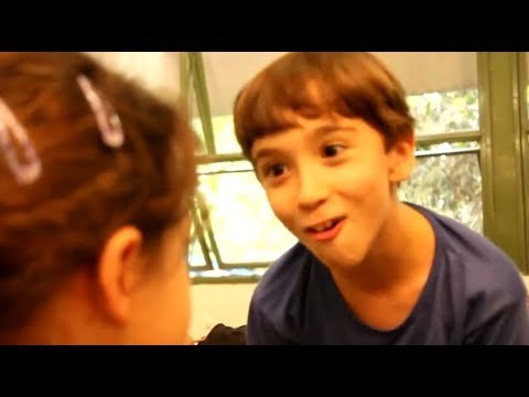 Existe alguém mais irritante que esse menino?