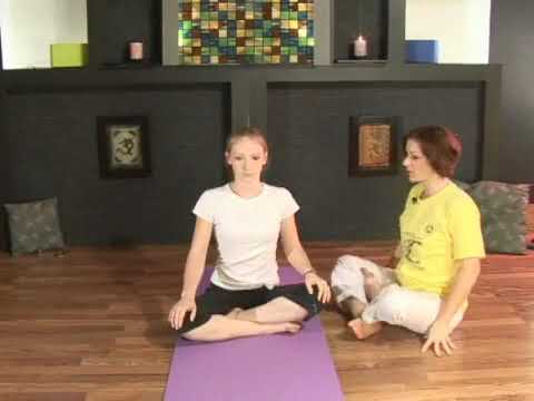Sivananda Yoga Sukasana Wirbelsäulendrehung