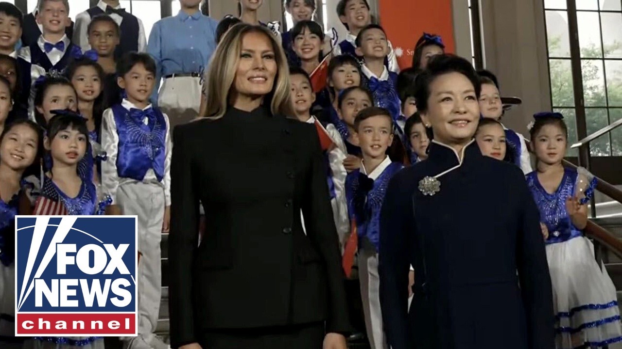 WATCH: Melania Trump, Madame Peng tour Smithsonian during historic state visit