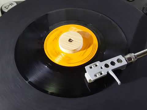 Carol Douglas - Don't let this good love die (1974)