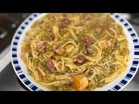 Pasta e piselli con pancetta e scorza di parmigiano.. ๐๐#italiancusine #howtomakespaghetti #recipe