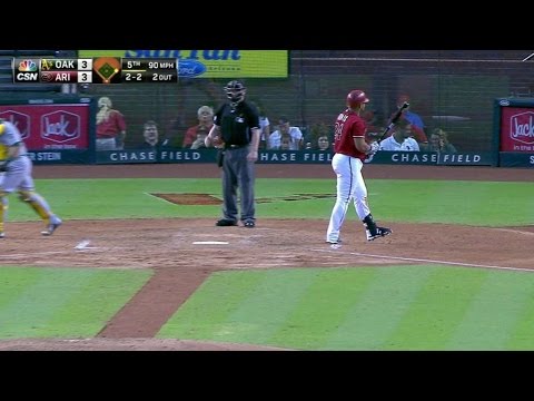 OAK@ARI: Chavez fans Tomas to end the 5th inning