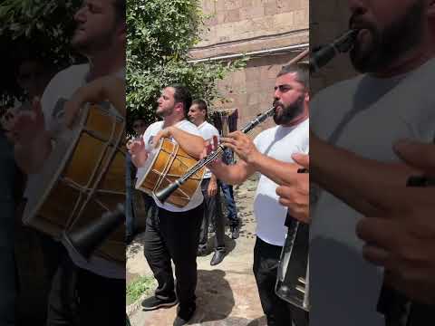 Loris Nikoghosyan (klarnet)Mench(dhol)
