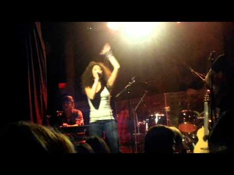 Flavia ( sunshine)   en concert au réservoir 03/02/2011