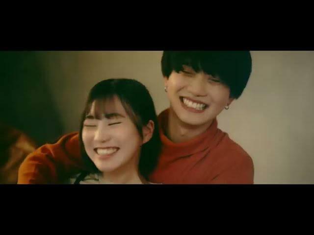 Video zu 'White Kiss' ansehen