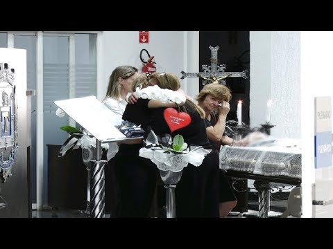 Amigos e familiares se despedem de Mario Zaia