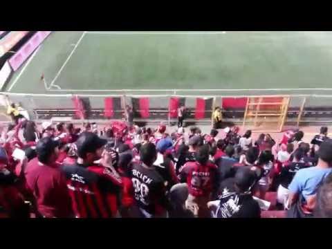 "Tema nuevo: Yo quiero morir así - La 12 Alajuelense" Barra: La 12 • Club: Alajuelense