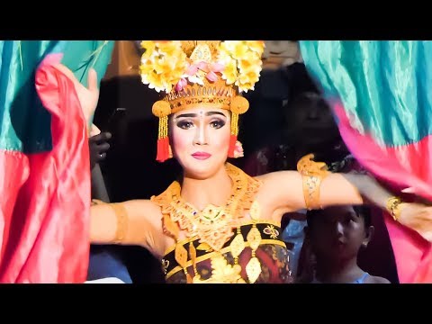 On the street Joged Jaipongan Giri Swara