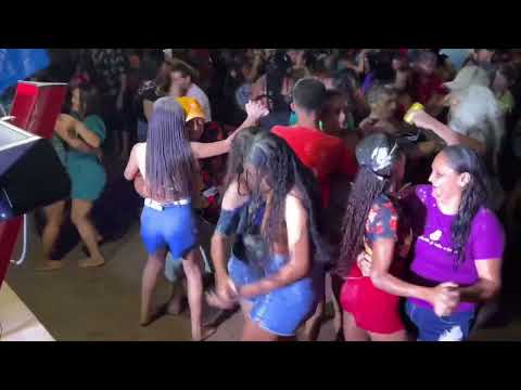 GILDENES ARAÚJO BOTANDO A GALERA PRA DANÇAR NO BALNEÁRIO RAIMUNDO MOZAR EM BALIZA URUOCA CEARÁ 