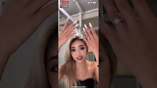 ギャル　露出　チューブトップ　tiktokライブ