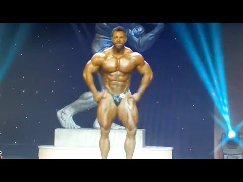Arnold classic 2022 Regan Grimes posing rutine