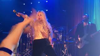 KESHA TAKES IT OFF! - Take It Off (Live on the Rainbow Tour)
