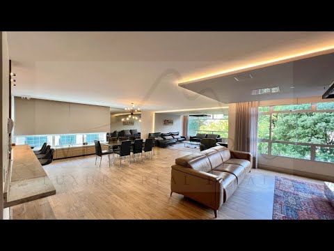 W04.922 - Apartamento de luxo renovado e espaçoso no Leblon