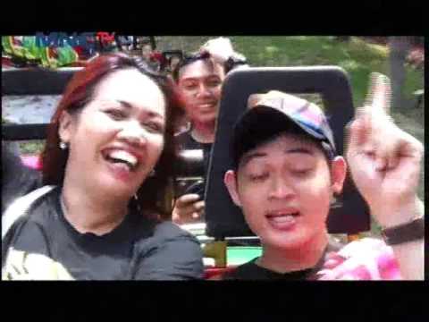 Elly Sugigi Uji Nyali Ferry Anggara - Pose (24/11)