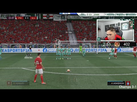 I am so BAD at free kicks with CR7...