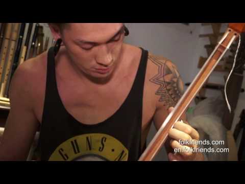 Satria from OMNIA performing on the Morin Khuur