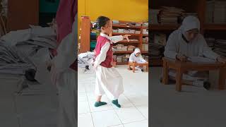 Download lagu Tari Jaipong Kembang Tanjung #lomba #Sdnkaradenan #ayu #aksinyatamerdekabelajar mp3
