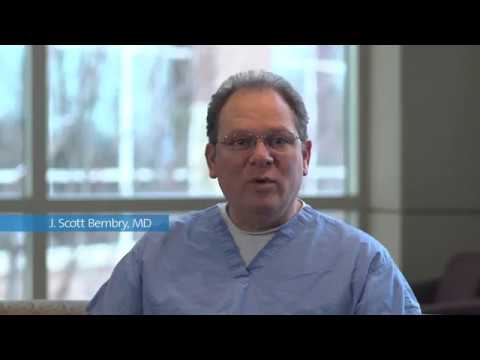 What are the early signs and symptoms of menopause?