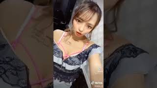 パンチラキャバ嬢