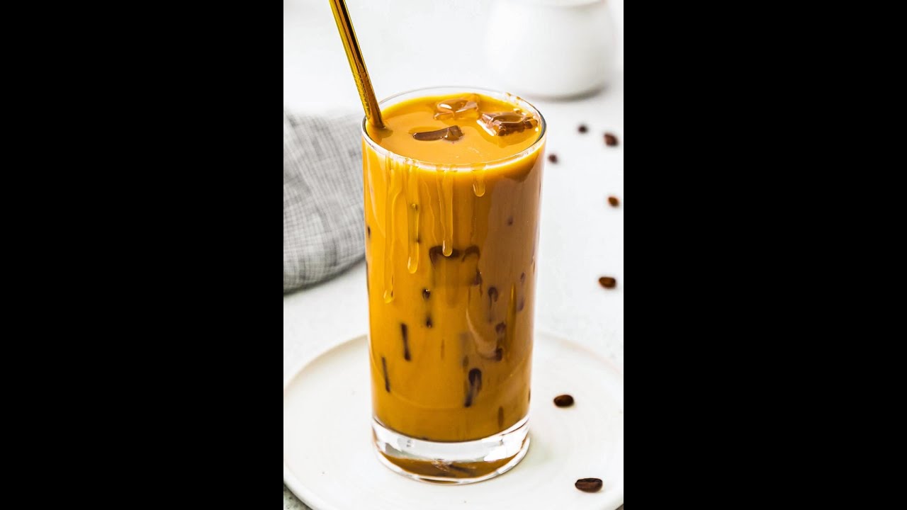 Watch Now café com leite calda de caramelo gelo #shorts café com leite calda de caramelo gelo #shorts