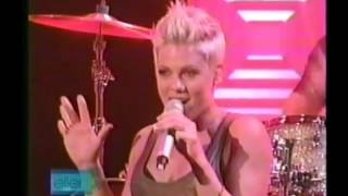 P!nk - U+Ur Hand Live on The Ellen DeGeneres Show 2007