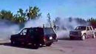 preview picture of video 'Jeep does a nice burnout at St. Ignace 2007'