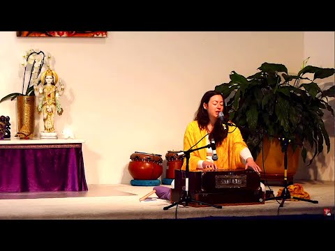 Satsang und Meditation mit Sarada - Yoga Vidya Live Ritual Kirtan singen 07:00 Uhr 24.07.2020