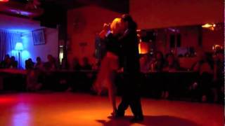 Virginia UVA & César AGAZZI @ Milonga 10 el sábado 23 de abril 2011