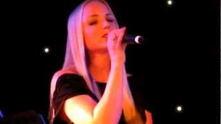 Born Free Tour - Kerry Ellis & Brian May - Dust In The Wind.MP4