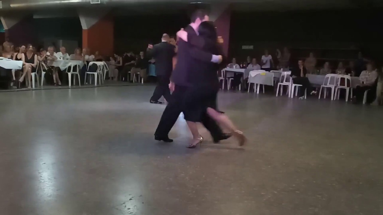 Video thumbnail for Juntada milonguera Azul 2019 - Lorena Bouzas y Paulo Bidart - 3/3 - 17/11/19