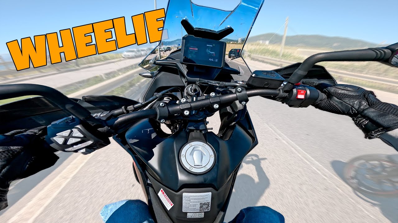 La KTM 790 ADVENTURE è un SUPERMOTARD!