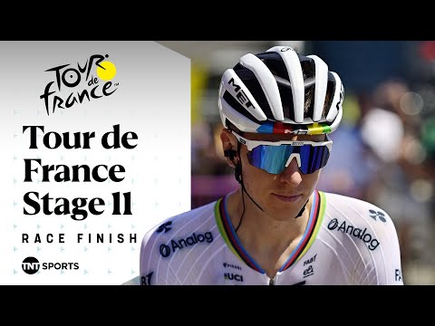 MAYHEM FINISH! 😮 | Men's Tour de France Stage 11 Final KM's | TNT Sports Cycling