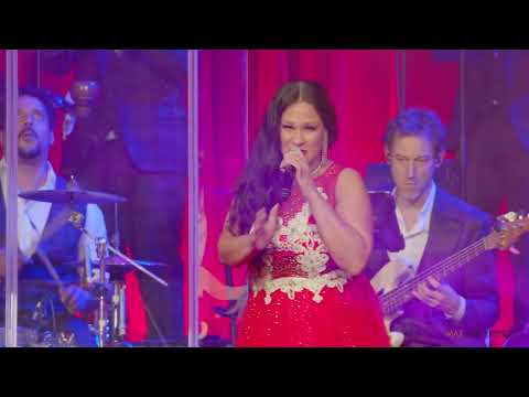 MAX AND FRIENDS are coming to town - feat. Nathalie Dorra „This Christmas“