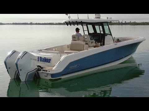 2022 Boston Whaler 330 Outrage The Sand Raker Video