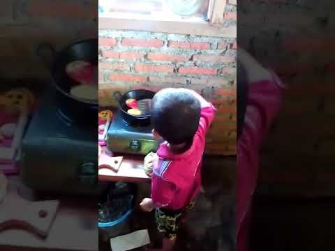 Belajar menggoreng..Randu Cangkring rt 08 Pujer Bondowoso