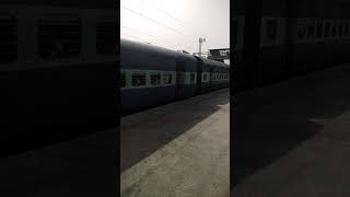 preview picture of video 'Kalinga Utkal Express and Shamta express Indian Railways'