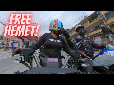 DAILY UPLOAD #20: FINISH A BURGER and GET a FREE HELMET!