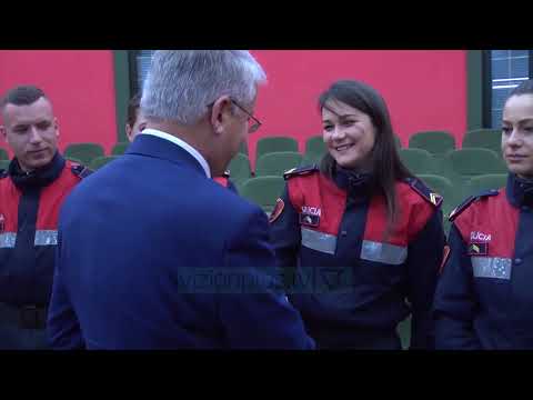 “Burg kush dhunon policinë” - News, Lajme - Vizion Plus