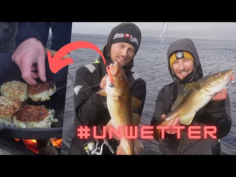 LEBENSGEFAHR beim Uferangeln?! Unwetter bringt dicke Fische inklusive CATCH and COOK