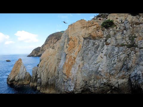 ACAPULCO Cliff Divers - SUPER SloMo!!!