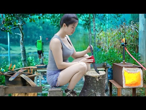 Blacksmith Girl: Watch this girl forge a beautiful knife