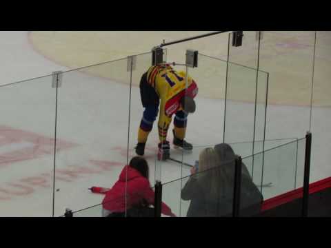 Motor ČB - Pardubice 6:4, 2016-17, st.dorost (Vojtěch Krcho s přítelkyní)