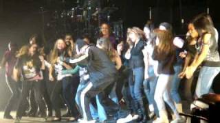 shake it  hahahah - chris brown